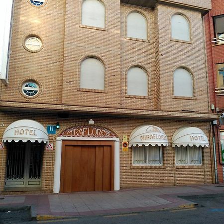 Hotel Miraflores 앨코벤다스 외부 사진